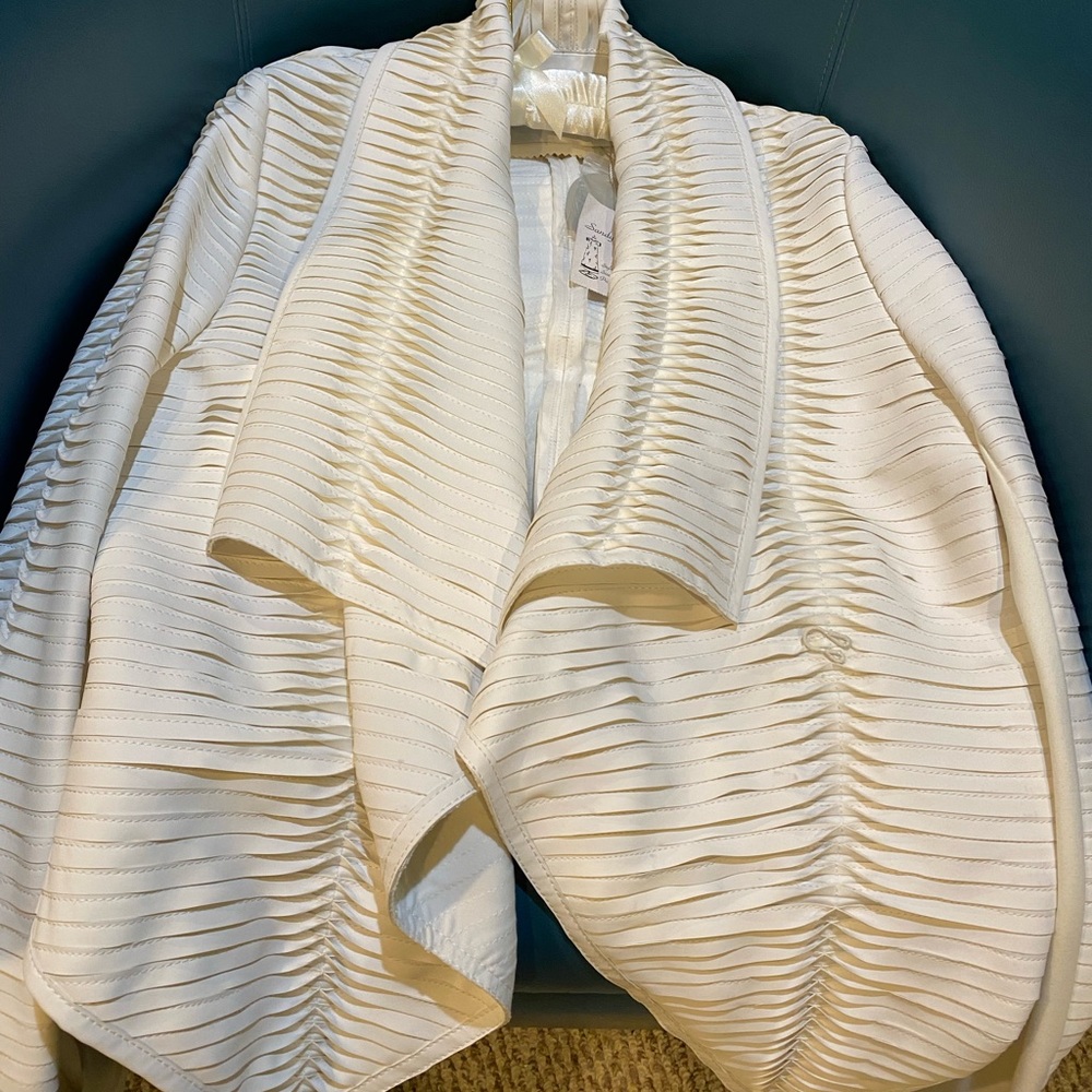 NWT Super cute white jacket for Spring and Summer!